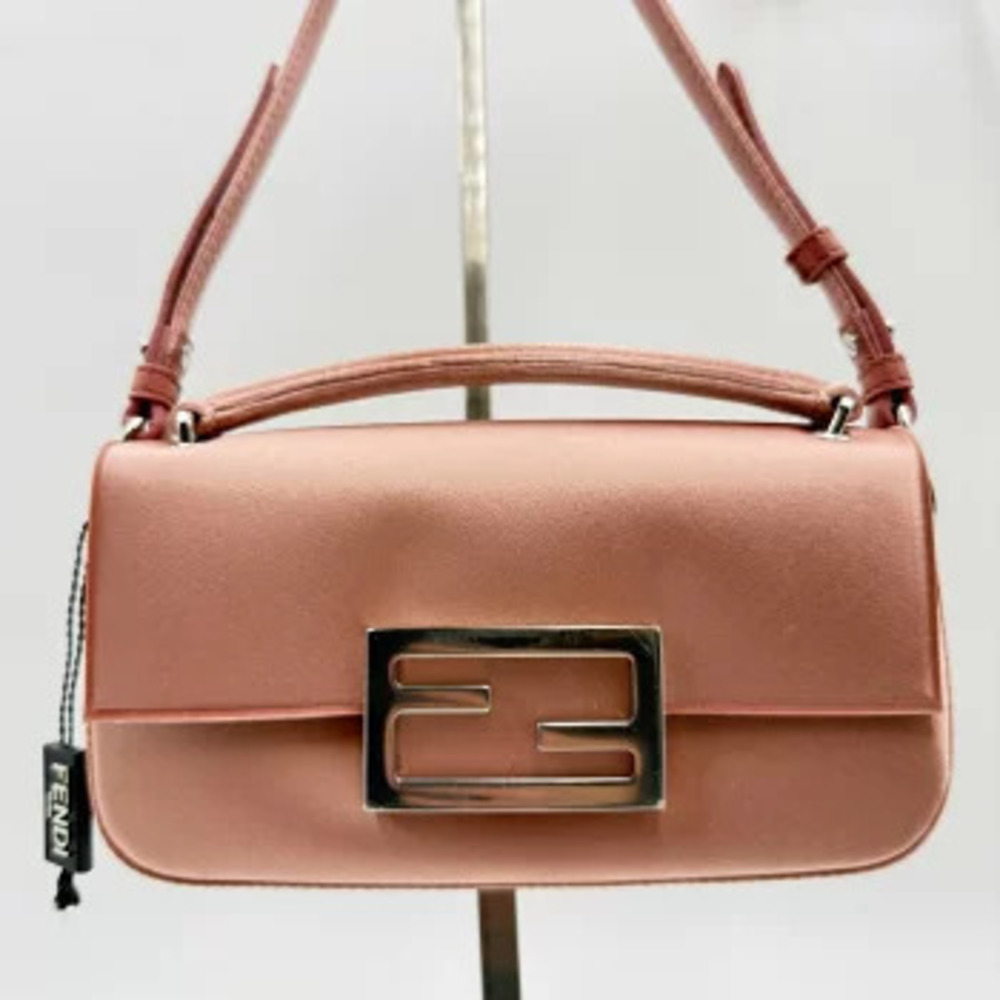 Fendi Baguette Smartphone Satin Shoulder Bag Shoulder Bag Pink